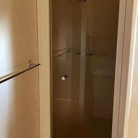 Sentralt Pa Med Egen Inngang דירה *